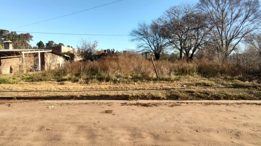 Terreno en venta en Lincoln, calle Provincia de Catamarca, La Rural, BA 6070