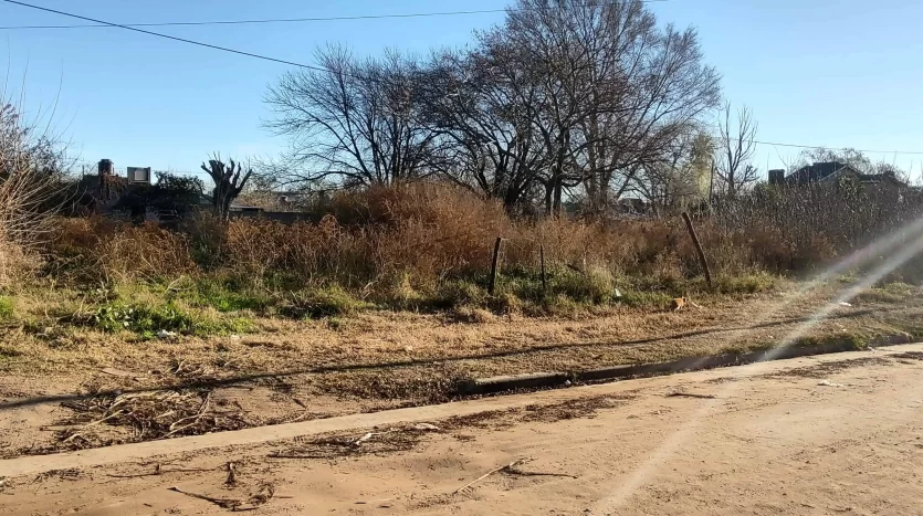 Terreno en venta en Lincoln, calle Provincia de Catamarca, La Rural, BA 6070